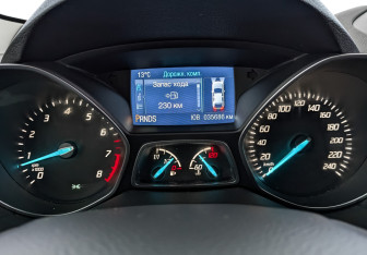 Подержанный автомобиль Ford Kuga 2013 года (16 фото)