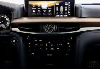 Подержанный автомобиль Lexus LX 2020 года (15 фото)