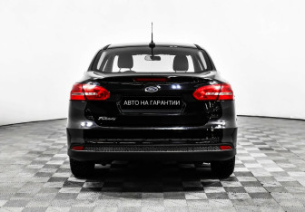 Подержанный автомобиль Ford Focus Sedan 2018 года (4 фото)