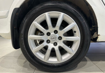 Подержанный автомобиль Opel Astra Sedan 2012 года (18 фото)