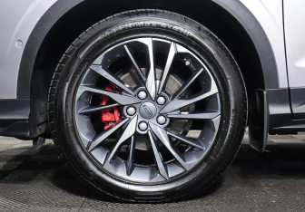 Подержанный автомобиль Geely Coolray 2022 года (8 фото)