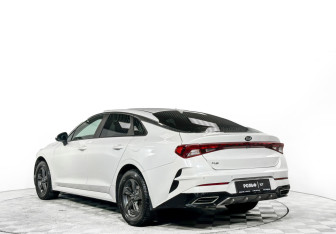 Подержанный автомобиль Kia K5 2021 года (20 фото)