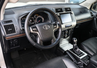 Подержанный автомобиль Toyota Land Cruiser Prado 2018 года (13 фото)