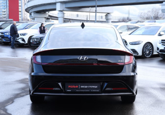 Подержанный автомобиль Hyundai Sonata 2021 года (6 фото)