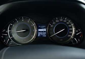 Подержанный автомобиль Infiniti QX80 2018 года (26 фото)
