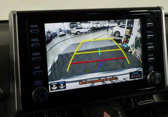 Подержанный автомобиль Toyota RAV4 2022 года (14 фото)