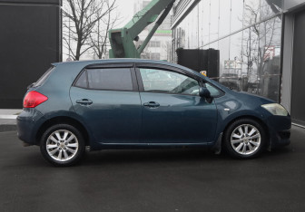 Подержанный автомобиль Toyota Auris Hatchback 2009 года (4 фото)
