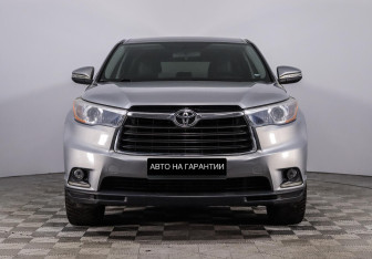 Подержанный автомобиль Toyota Highlander 2016 года (2 фото)