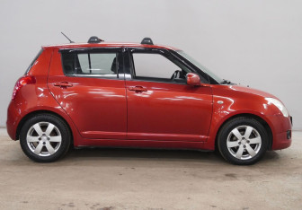 Подержанный автомобиль Suzuki Swift Hatchback 2008 года (4 фото)