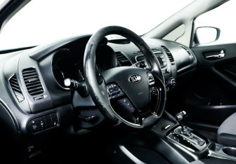 Подержанный автомобиль Kia Cerato Sedan 2017 года (8 фото)