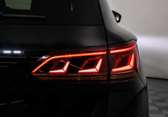 Подержанный автомобиль Volkswagen Touareg 2021 года (8 фото)