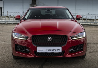 Подержанный автомобиль Jaguar XE 2018 года (2 фото)