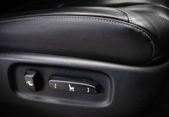 Подержанный автомобиль Lexus LX 2016 года (33 фото)