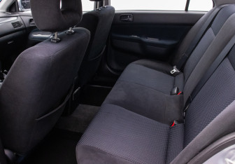 Подержанный автомобиль Mitsubishi Lancer Sedan 2007 года (11 фото)