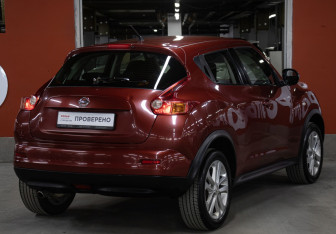 Подержанный автомобиль Nissan Juke 2014 года (5 фото)