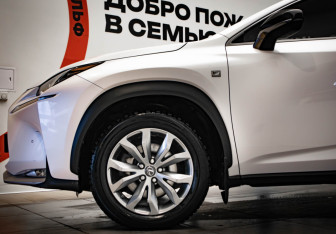 Подержанный автомобиль Lexus NX 2017 года (34 фото)