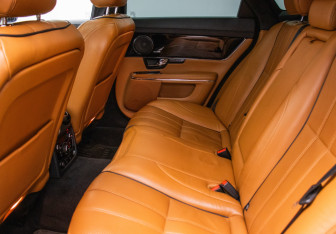 Подержанный автомобиль Jaguar XJ 2013 года (11 фото)