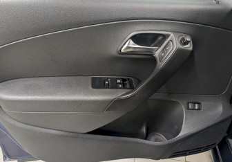 Подержанный автомобиль Volkswagen Polo Sedan 2014 года (11 фото)