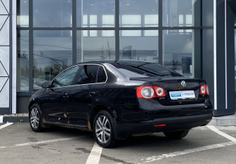 Подержанный автомобиль Volkswagen Jetta Sedan 2009 года (7 фото)