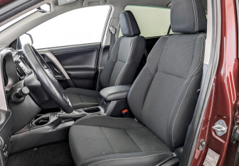 Подержанный автомобиль Toyota RAV4 2019 года (20 фото)