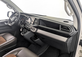Подержанный автомобиль Volkswagen Multivan 2020 года (11 фото)