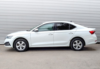 Подержанный автомобиль Skoda Octavia Liftback 2021 года (8 фото)