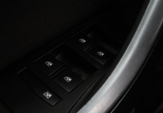 Подержанный автомобиль Opel Astra Sedan 2014 года (17 фото)