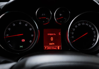 Подержанный автомобиль Opel Astra Hatchback 2013 года (9 фото)