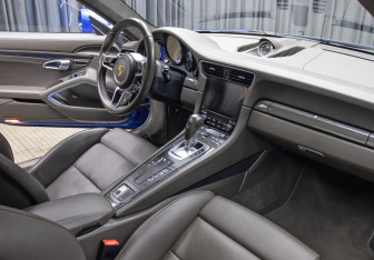 Подержанный автомобиль Porsche 911 Coupe 2018 года (12 фото)