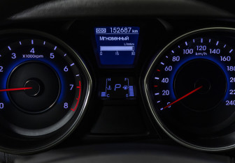 Подержанный автомобиль Hyundai Elantra Sedan 2011 года (12 фото)