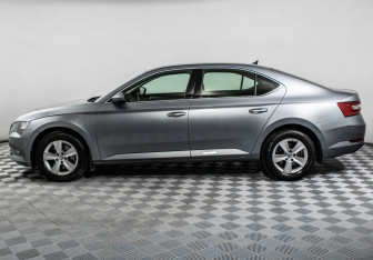 Подержанный автомобиль Skoda Superb Liftback 2018 года (8 фото)