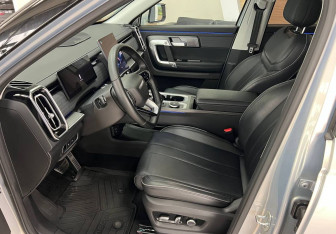 Подержанный автомобиль Jaecoo J7 2024 года (10 фото)