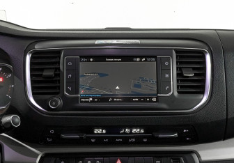 Подержанный автомобиль Peugeot Traveller 2020 года (16 фото)