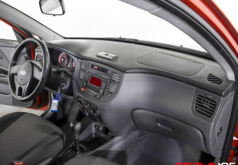 Подержанный автомобиль Kia Rio Hatchback 2011 года (13 фото)