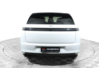 Подержанный автомобиль LiXiang L7 2023 года (6 фото)