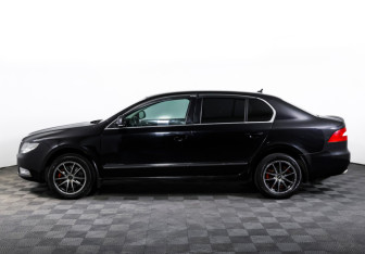 Подержанный автомобиль Skoda Superb Liftback 2010 года (8 фото)