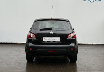 Подержанный автомобиль Nissan Qashqai 2013 года (6 фото)