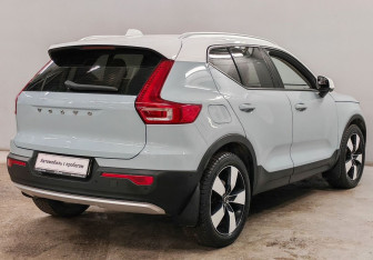 Подержанный автомобиль Volvo XC40 2018 года (5 фото)