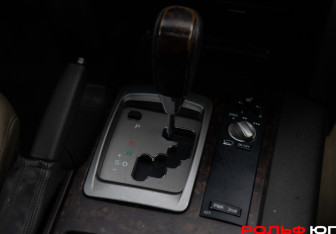 Подержанный автомобиль Toyota Land Cruiser Suv 2010 года (19 фото)