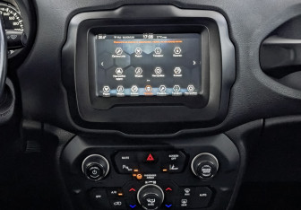 Подержанный автомобиль Jeep Renegade 2018 года (17 фото)