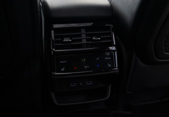 Подержанный автомобиль Geely Monjaro 2023 года (9 фото)