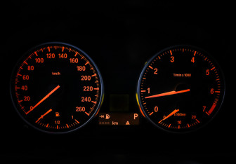 Подержанный автомобиль BMW X1 2014 года (16 фото)