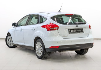 Подержанный автомобиль Ford Focus Hatchback 2018 года (7 фото)