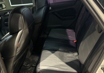 Подержанный автомобиль Ford Focus Sedan 2006 года (12 фото)
