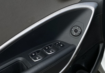 Подержанный автомобиль Hyundai Santa Fe 2014 года (18 фото)