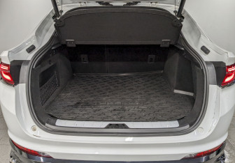 Подержанный автомобиль Geely Tugella 2023 года (10 фото)