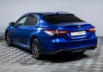 Подержанный автомобиль Toyota Camry Sedan 2021 года (7 фото)
