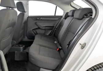 Подержанный автомобиль Skoda Rapid Liftback 2021 года (12 фото)