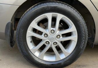 Подержанный автомобиль Kia Cerato Sedan 2010 года (13 фото)