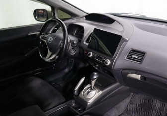 Подержанный автомобиль Honda Civic Sedan 2008 года (10 фото)